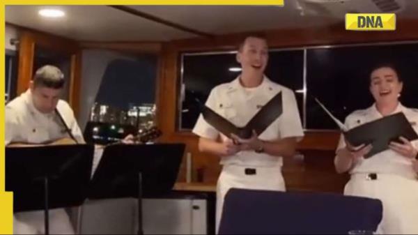 病毒视频:美国海军乐队唱宝莱坞歌曲“Kal Ho Naa Ho”，看看卡兰·乔哈尔的反应